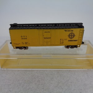 Atlas Modelleisenbahn N Maßstab - 3304 Isolierter Plug Türkasten Auto DTI 19194 (Boxed)