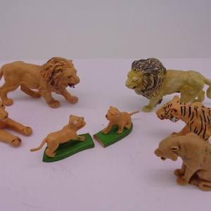 6x Vintage Britains ltd  Tiger Lion Collectable Plastic  (Playworn)