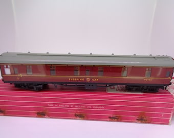 Hornby Dublo OO Gauge 4078 Composite Sleeping Car W2402 with Interior - suitable for 2rail and 3rail systems