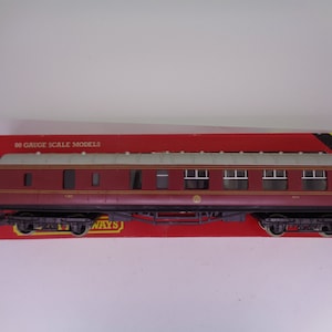 Hornby OO Gauge R434 LMS Coach 57&#39; Brake 3rd Corridor 5644 Maroon Boxed