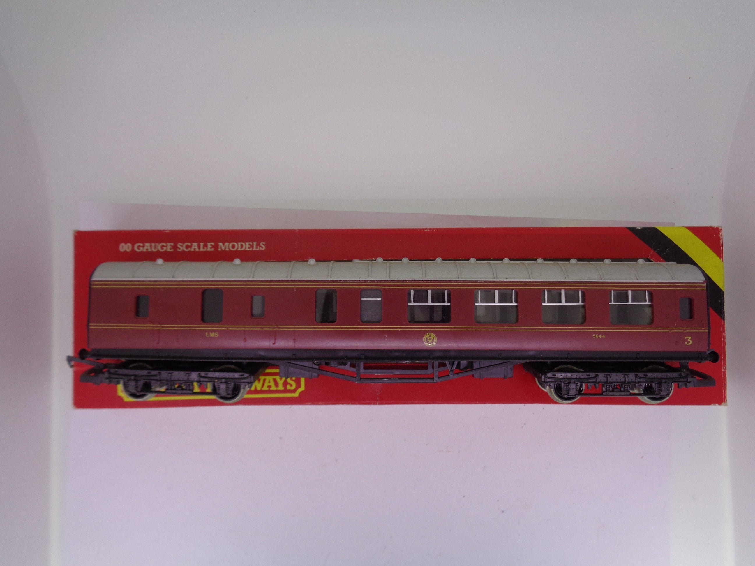 Hornby OO ゲージ R434 LMS コーチ 57