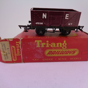 Triang Railways OO Gauge R112 12t Goods truck with drop doors NE 47205 Boxed