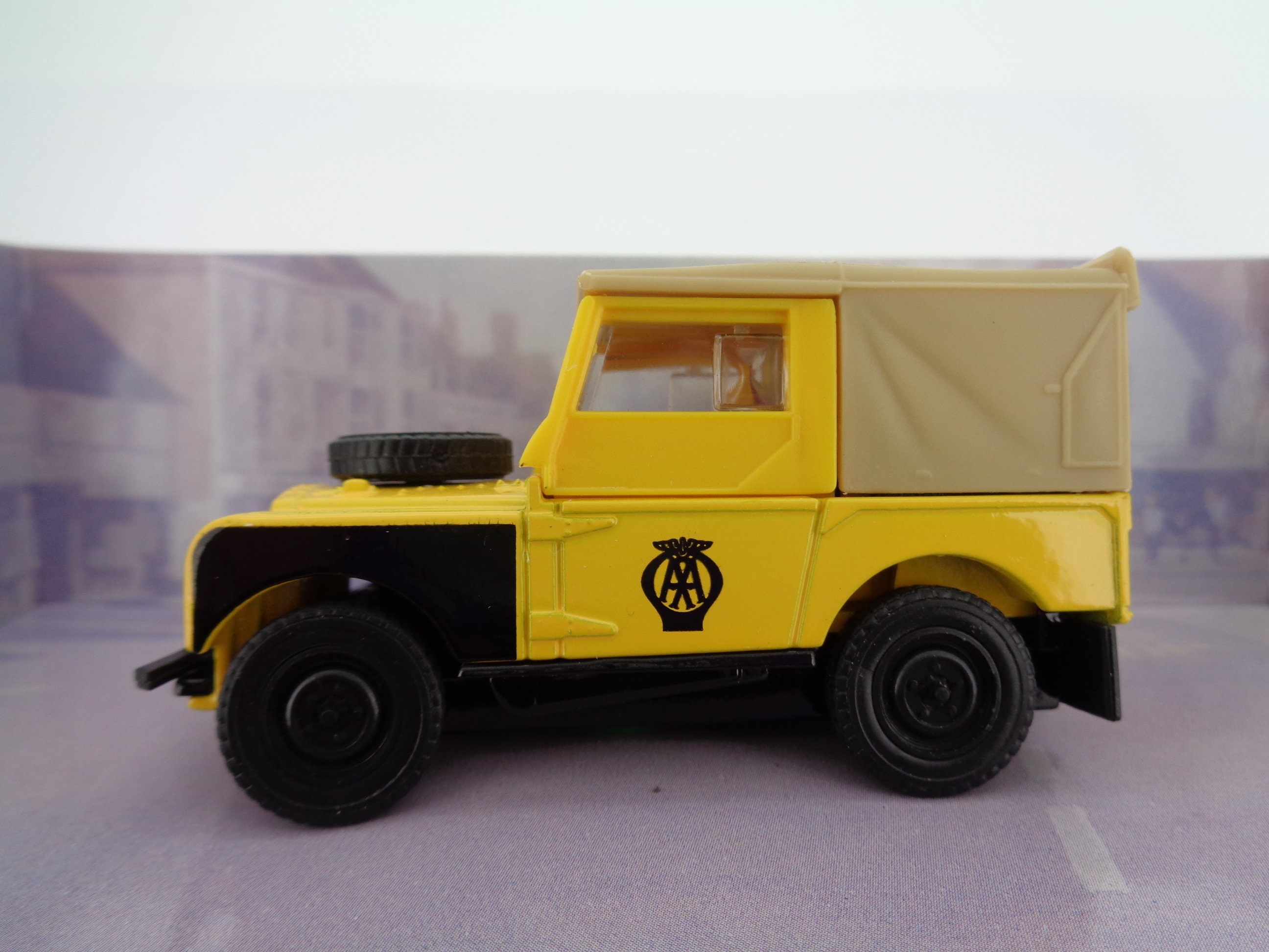 値下げしました！DINKY TOYS Small BUS O 319 Mercedes-Benz - Vintage Dinky toys 541