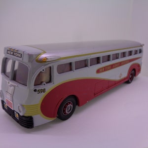 Corgi Classics 98468 Champlain Yellow coach 743 Scale 1/50 (USED)