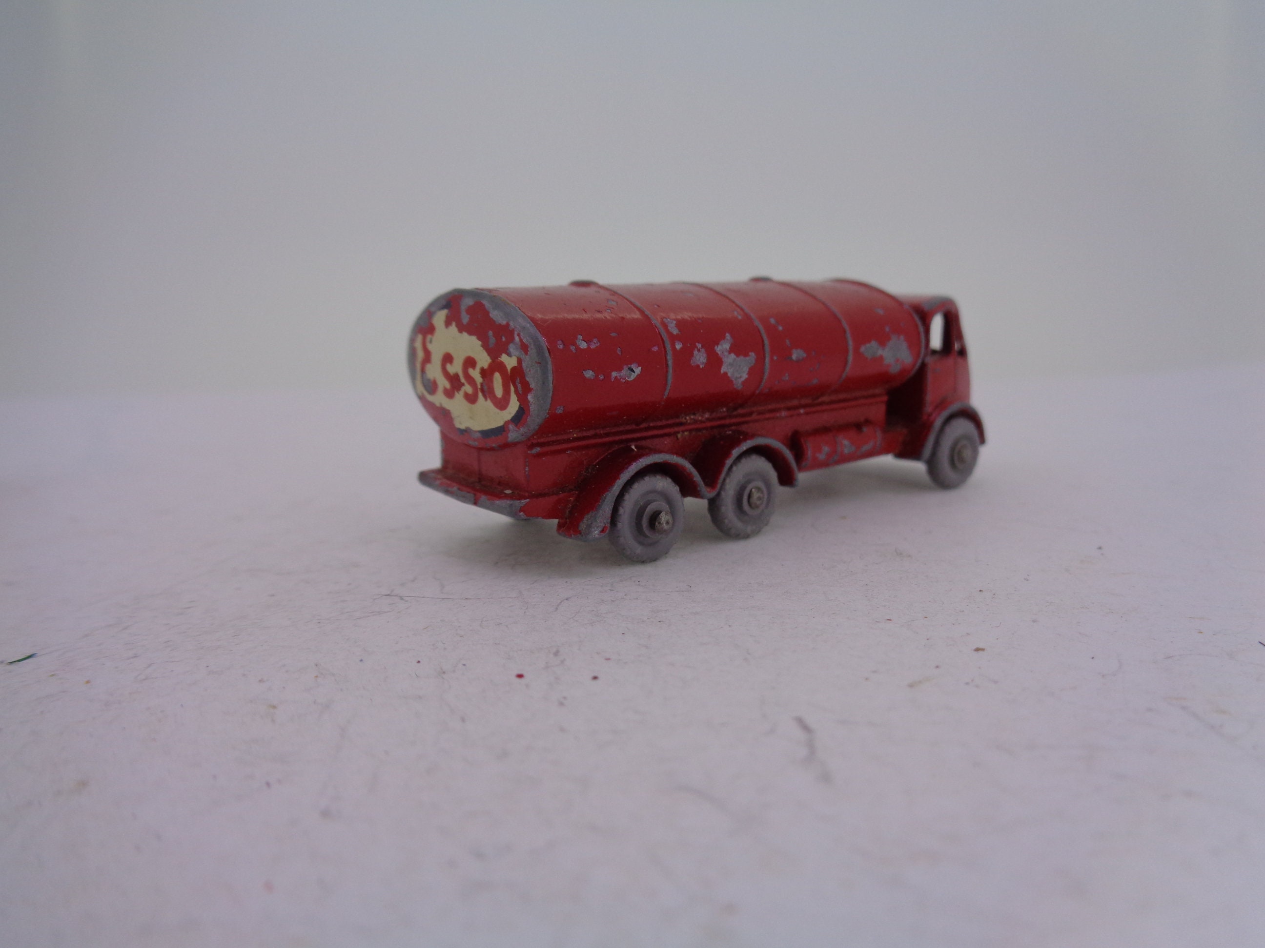 Matchbox 11a ERF Petrol Tanker Esso Rouge - 1955 - Lesney Moko 1:100 Vintage