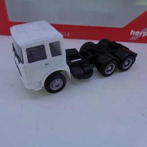 Herpa miniature model tractor HO 1/87 Scale - Roman Diesel Zgm White