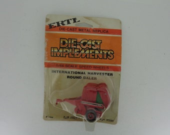 ERTL 1/64 Scale DieCast Implements International Harvester Round Baler (Boxed)