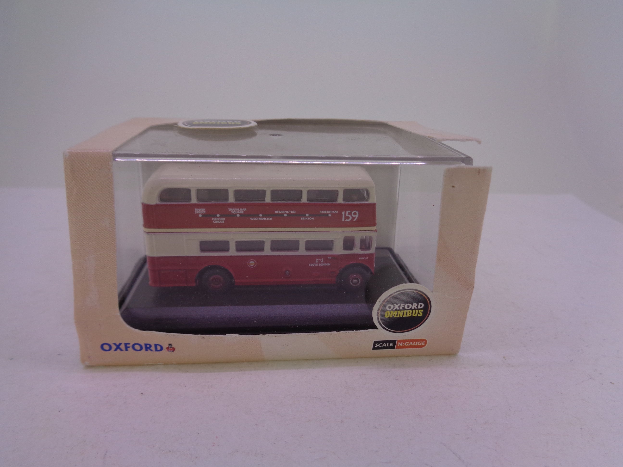 Oxford Omnibus miniature model  N gauge NRT005 - London Country RT Bus