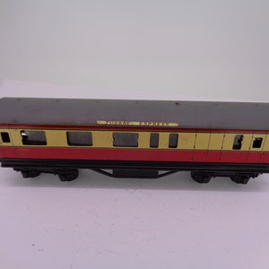 Vintage TTR Trix Twin Railway OO Gauge Bogie Coach  No.27104 Red/Cream