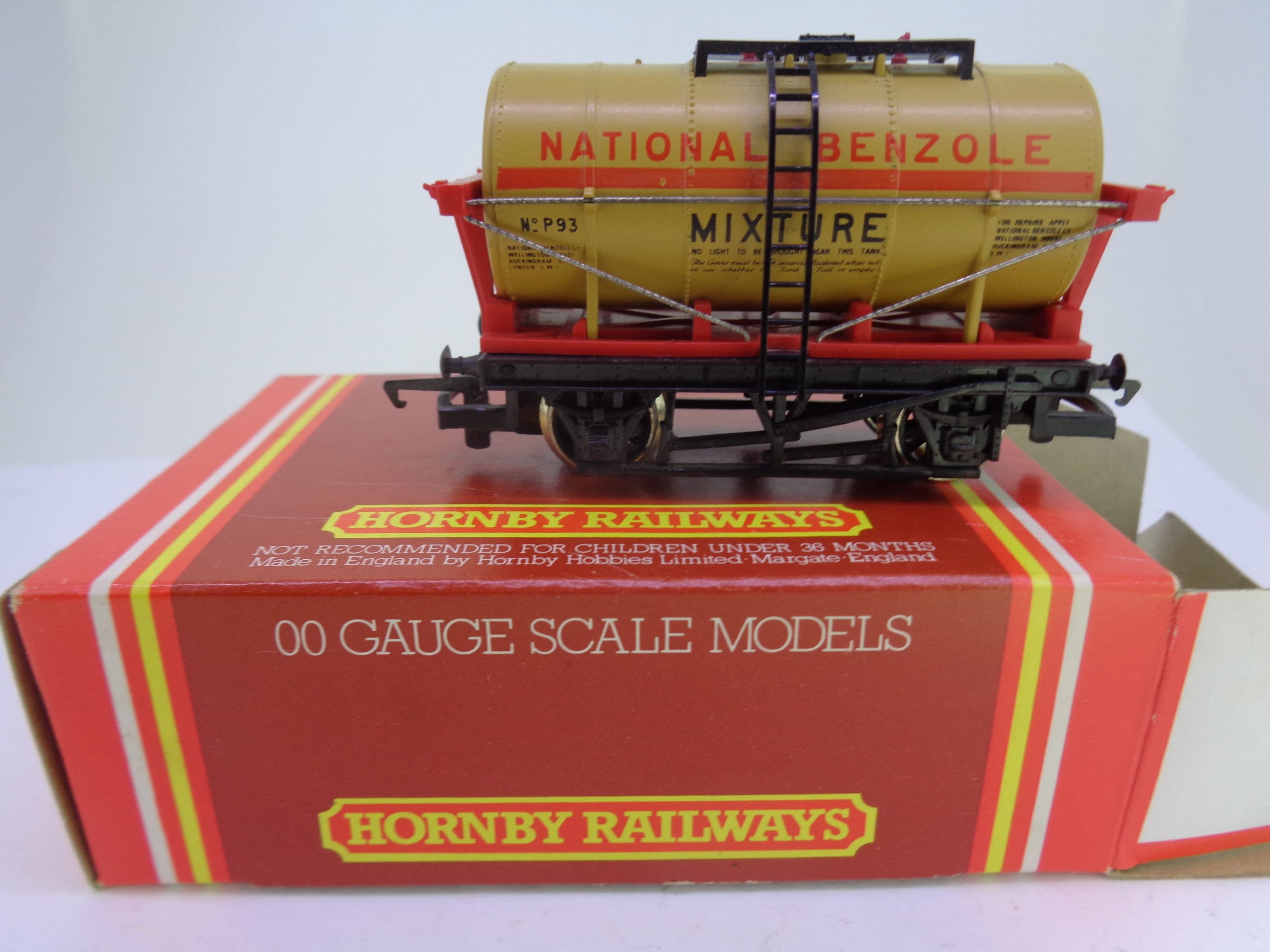 Vintage Hornby Railways OO Gauge R221 National Benzole Tank Wagon