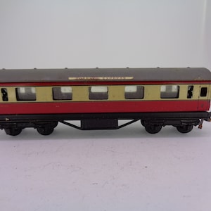 Vintage TTR Trix Twin Railway OO Gauge Bogie Coach  No.4135 Red/Cream