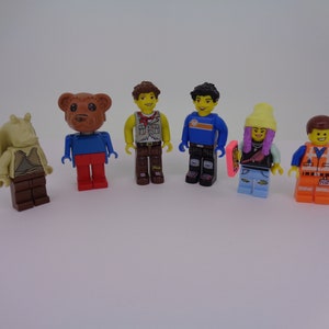 6x Mini figure collectable