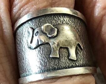 Sterling Silver Elephant Band Ring that Tapers to the Back with Raised Happy Elephant on Half Inch Textured Background Size 5 No Hallmark