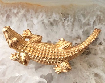 14k Gold Alligator Unisex Pendant Over 8 Grams!!! About 2 Inches Across Will hang on Your Own Chain (Not Included) Could Use Another Prong