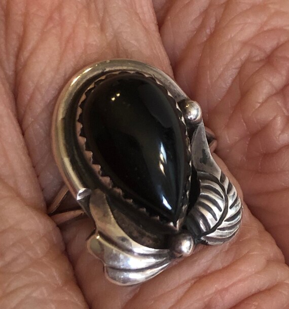 Native American Onyx Ring Vintage w/ Sterling Silver Leaf Designs and Raindrops Split Shaft Small Size 5 Girls or Ladies Pinky