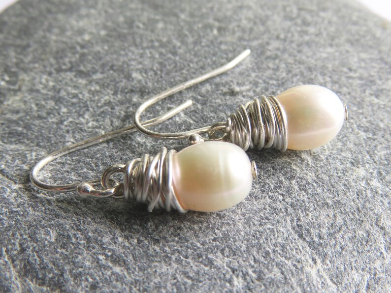 Wire wrapped pearl jewellery set, handmade wedding jewellery, bridesmaid gift image 5