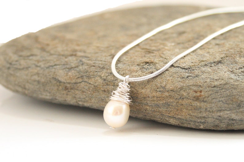 Wire wrapped pearl jewellery set, handmade wedding jewellery, bridesmaid gift image 4