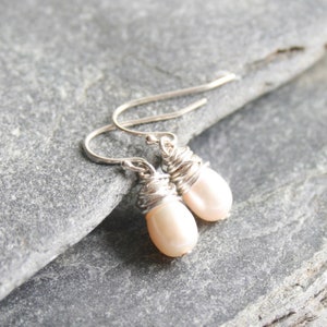 Wire wrapped pearl jewellery set, handmade wedding jewellery, bridesmaid gift image 6