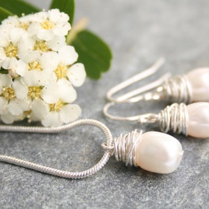 Wire wrapped pearl jewellery set, handmade wedding jewellery, bridesmaid gift image 1