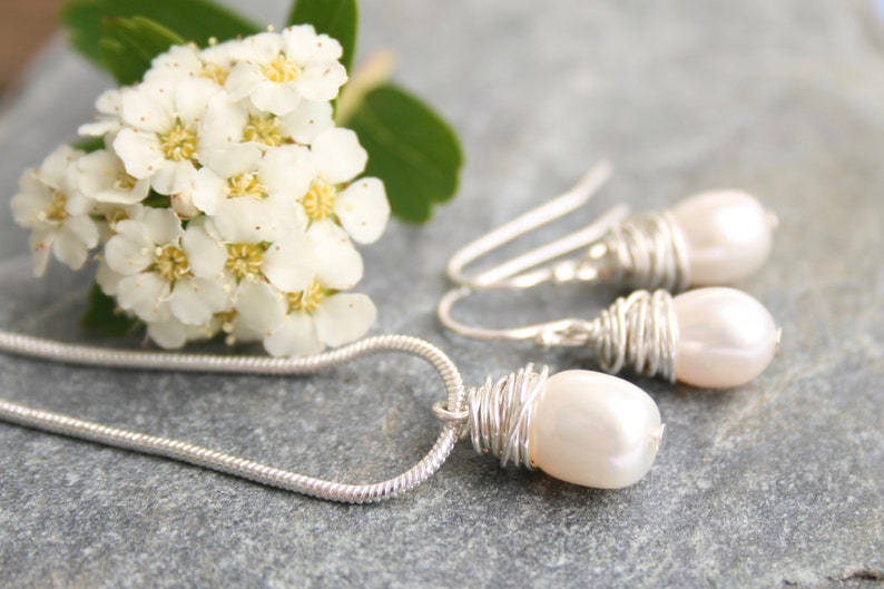 Wire wrapped pearl jewellery set, handmade wedding jewellery, bridesmaid gift image 1