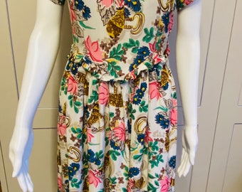 Beautiful Vintage 1940’s Floral Novelty Print Dress