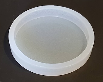 Rund silikonform, 10 cm x 1 cm, livsmedels- och värmesäker. Underlägg, skiva, matta för harts, tvål, smycken, hantverk.