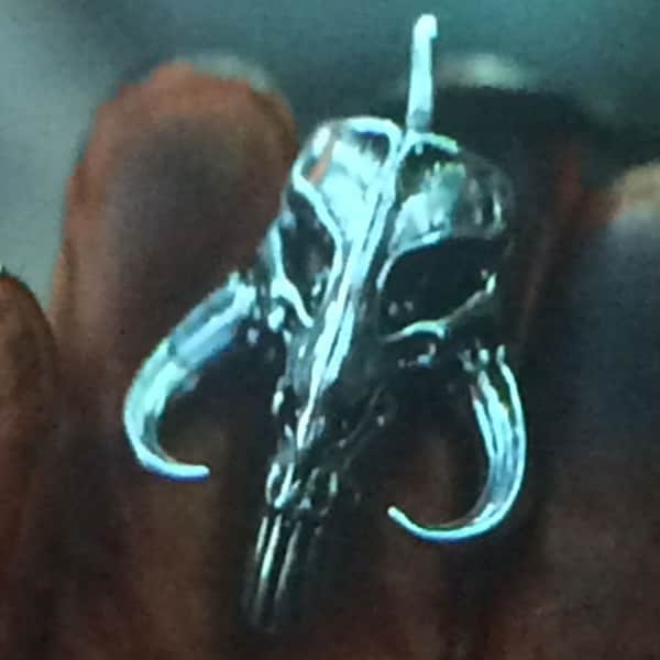 Mandalorian Mythosaur skull pendant- ships to the US and Internationally.