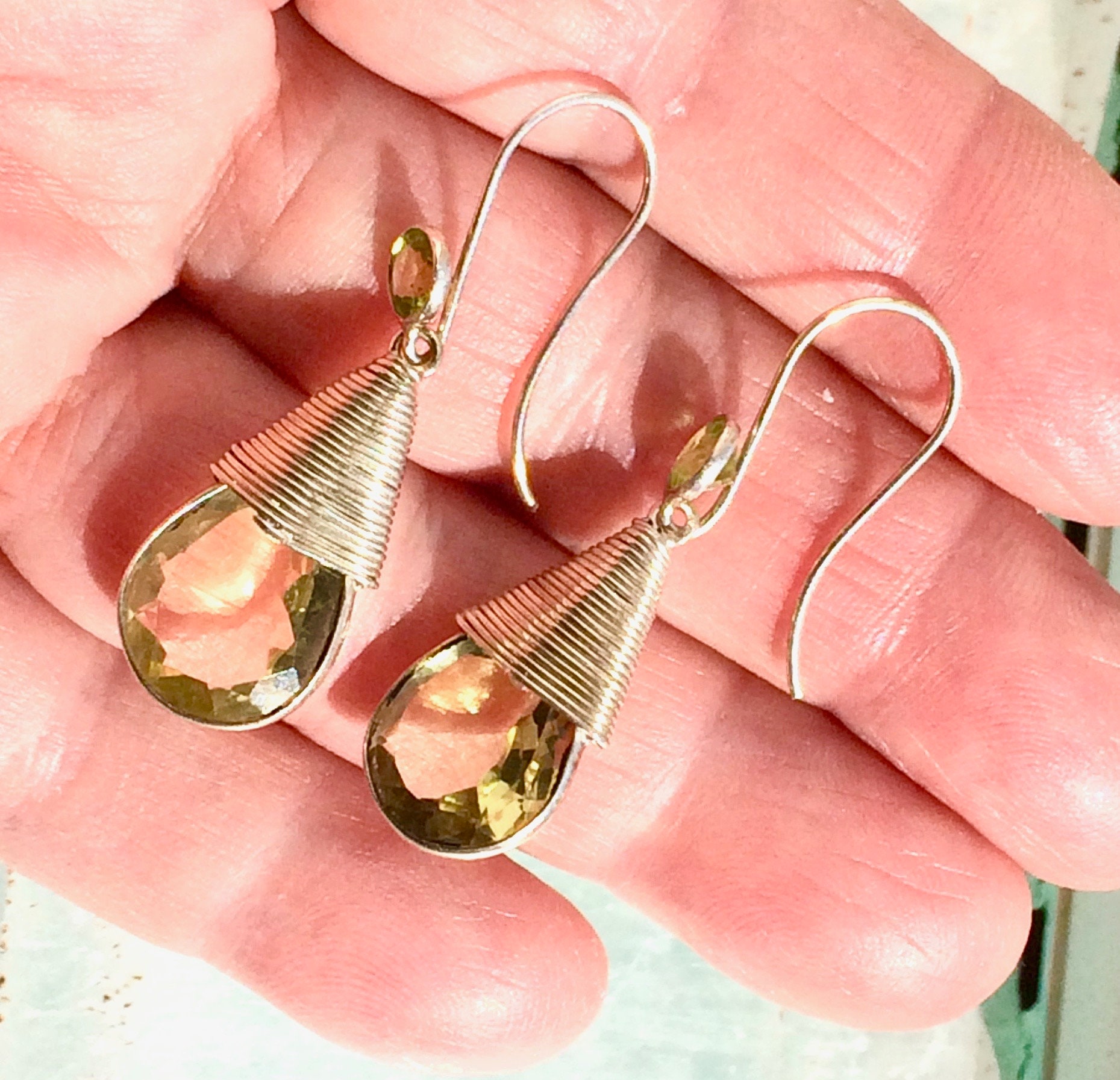 Anillo De Granate Y Peridoto | Joyería Minimalista De Plata