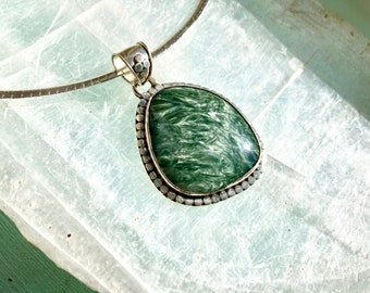 STUNNING SERAPHINITE PENDANT on Choker