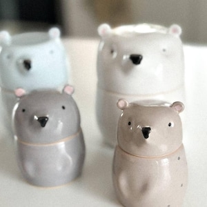 蓋付きクマのシュガージャー、白いシロクマと黒いテディベア、茶色のクマのキャニスター収納、陶器の手作りジャー、新築祝いのギフト