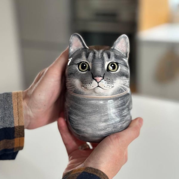 Custom Cat Portrait Urn: Personalized Pottery Cremation Urn with Lid