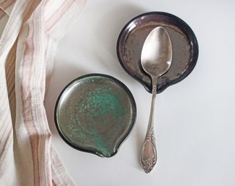 Dark Gold Ceramic Spoon Rest, Antique Bronze Black and Gold Spoon Holder, Olive Green Metallic Pottery Kitchen Utensils Dish