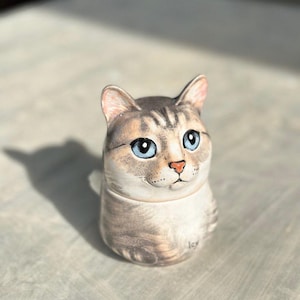 Custom Portrait | Personalized Pet Urn for Ashes | Pottery Cremation Urn with Lid | Cat and Dog Mom Lover | Memorial Gift | Pet Loss Gift