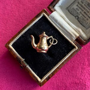 Original hänge i 9 karat guld med kaffekanna från 1960-talet