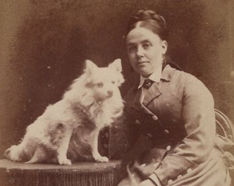 Original 1880s Woman & White Spitz CDV Photo - Carte de Visite Antique Vintage Victorian Edwardian Dog West Hornsey England