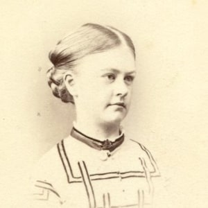 Jolie jeune femme des années 1860 Photo CDV - Carte de visite Antique vintage Victorian Edwardian Women Fashion Bath Angleterre