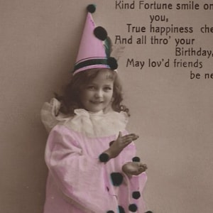 1910s menina pierrot palhaço mão matizada foto real cartão postal-antigo RPPC vintage vitoriano eduardiano moda crianças