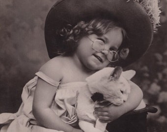 Oryginalna pocztówka Darling Little Girl z lat 1900. i White Antique Real Photo - Vintage Victorian Edwardian RPPC