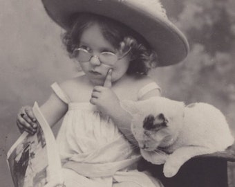 Oryginalna pocztówka Darling Little Girl z lat 1900. i White Antique Real Photo - Vintage Victorian Edwardian RPPC