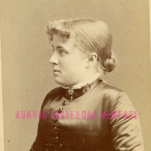 1880s Woman Wearing Silk Dress CDV Photo - Carte de Visite Antique Vintage Victorian Edwardian Women Fashion London England