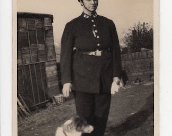 Originele jaren 1920 politieagent & Jack Russell Terrier echte foto briefkaart - antieke vintage RPPC Edwardiaanse Victoriaanse huisdier hond