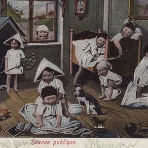 Carte postale victorienne originale des années 1900, plusieurs bébés dans une chambre à coucher - plusieurs bébés, montage, collage, pot, enfants