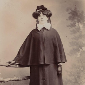 Tarjeta de gabinete victoriana original de enfermera uniformada del siglo XIX - Foto antigua de mujeres de Liverpool, Inglaterra
