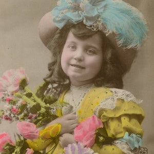 1908 Menina Bonita Chapéu Grande e Flores Antigo Cartão Postal Foto Real - Vintage Mão Colorida Vitoriano Edwardian RPPC