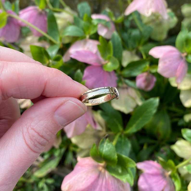 Original Victorian Antique 9ct Gold Engraved Mourning Ring in Form of a Belt Size L 1/2 6