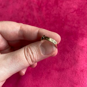 Original Victorian Antique 9ct Gold Engraved Mourning Ring in Form of a Belt Size L 1/2 6