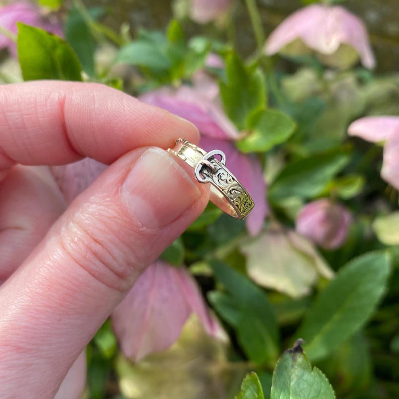 Original Victorian Antique 9ct Gold Engraved Mourning Ring in Form of a Belt Size L 1/2 6