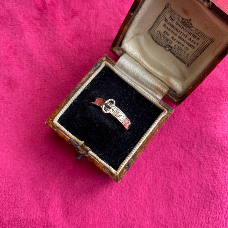Original Victorian Antique 9ct Gold Engraved Mourning Ring in Form of a Belt Size L 1/2 6