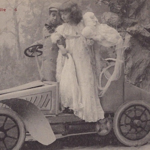 Cartão postal original de 1900, menina afro-americana, menino, fantasia, carro, foto real - moda eduardiana vintage antiga, infantil