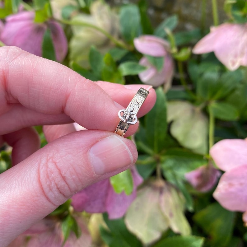 Original Victorian Antique 9ct Gold Engraved Mourning Ring in Form of a Belt Size L 1/2 6